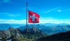 “Se trata de una provocación de un determindo grupo de inmigrantes o, digamos, de la parte musulmana de la población tanto de Suiza como de otros países, porque es un motivo más para que el Partido Popular de ultraderecha, que el 23 de octubre obtuvo la mayoría de los votos en las elecciones a la Cámara Baja del Parlamento, tenga una vez más la posibilidad de centrar la atención de los ciudadanos del país en cómo los musulmanes, que manifiestan semejantes demandas, son un elemento ajeno a la Confederación Suiza”.
